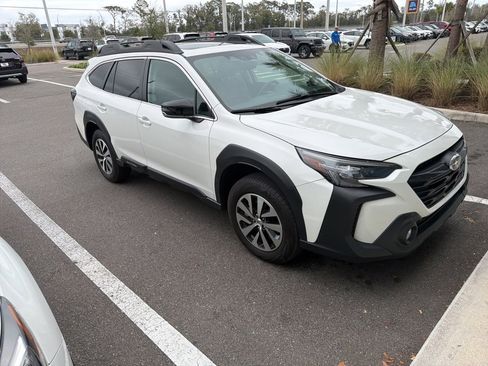 Used 2023 Subaru Outback Premium image 3