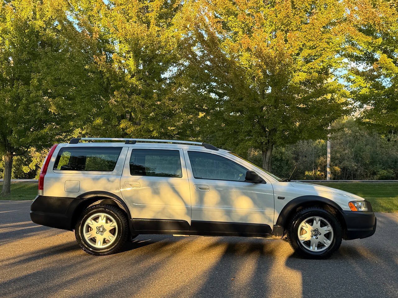 Used 2005 Volvo XC70 AWD/4WD image 5