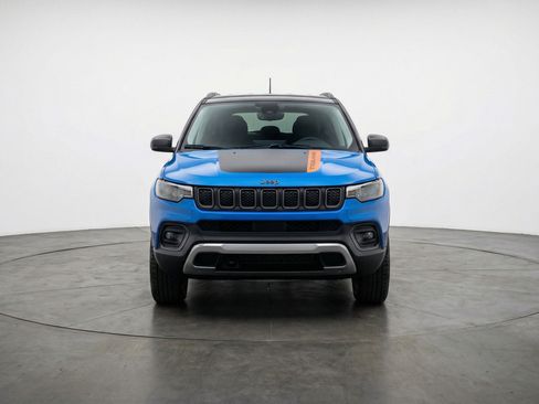 Used 2025 Jeep Compass Trailhawk image 2