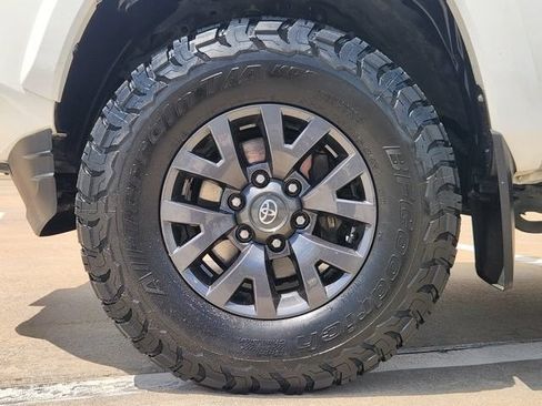 Used 2022 Toyota Tacoma SR5 RWD image 10