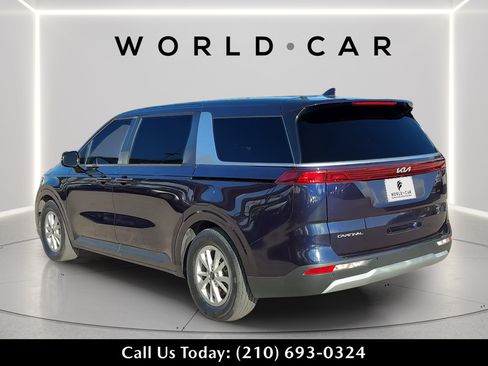 Used 2024 Kia Carnival LX FWD image 5