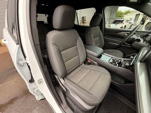 Used 2024 Chevrolet Traverse LT FWD image 14