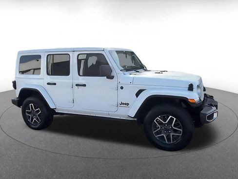 Used 2025 Jeep Wrangler Unlimited Sahara AWD/4WD image 8