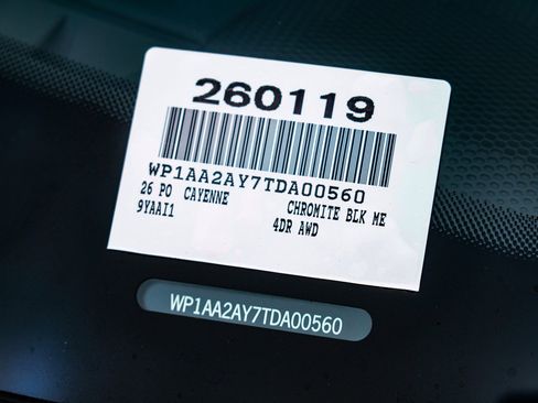 Certified 2026 Porsche Cayenne AWD/4WD image 31