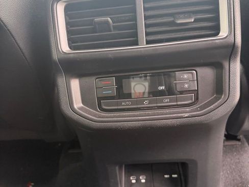 Used 2025 Volkswagen Atlas SE AWD/4WD image 9