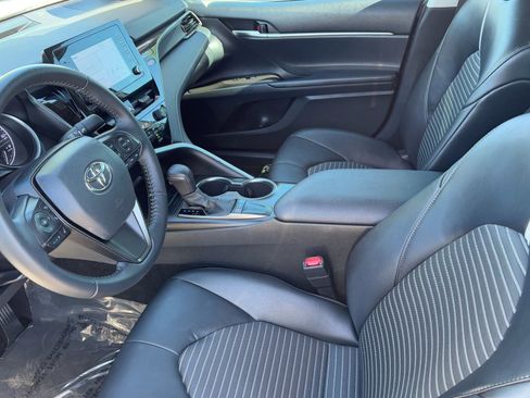 Used 2022 Toyota Camry SE w/ Carpet Mat Package (TMS) image 20