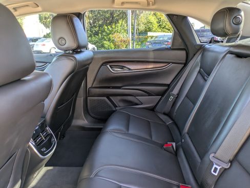 Used 2019 Cadillac XTS Luxury image 13