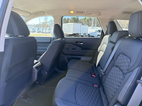 Used 2022 Nissan Pathfinder SV image 30