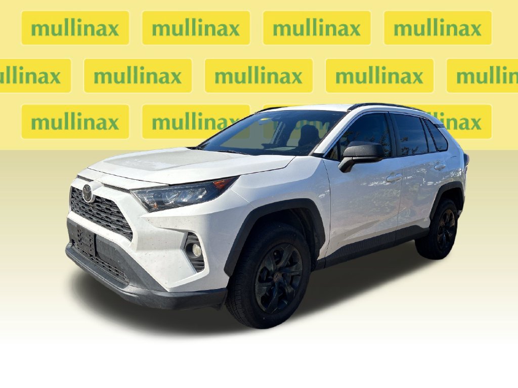 Used 2019 Toyota RAV4 LE FWD image 4