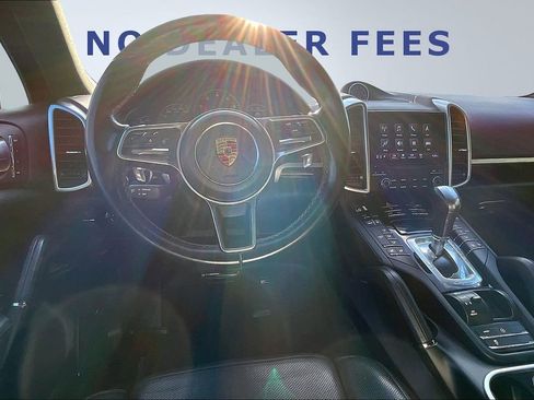 Used 2017 Porsche Cayenne Platinum Edition image 8