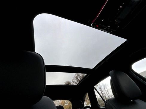 Certified 2025 Mercedes-Benz GLC 43 AMG 4MATIC image 17