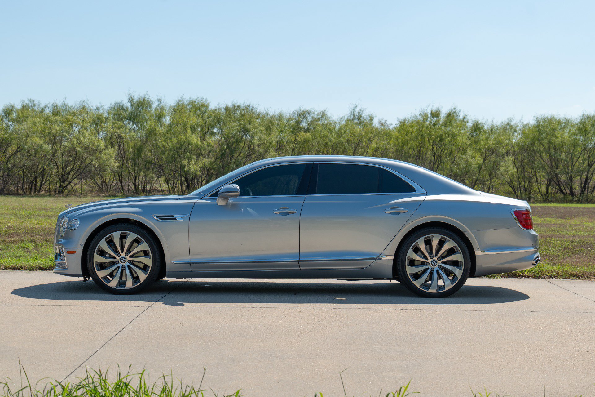Used 2022 Bentley Flying Spur V8 AWD/4WD image 2