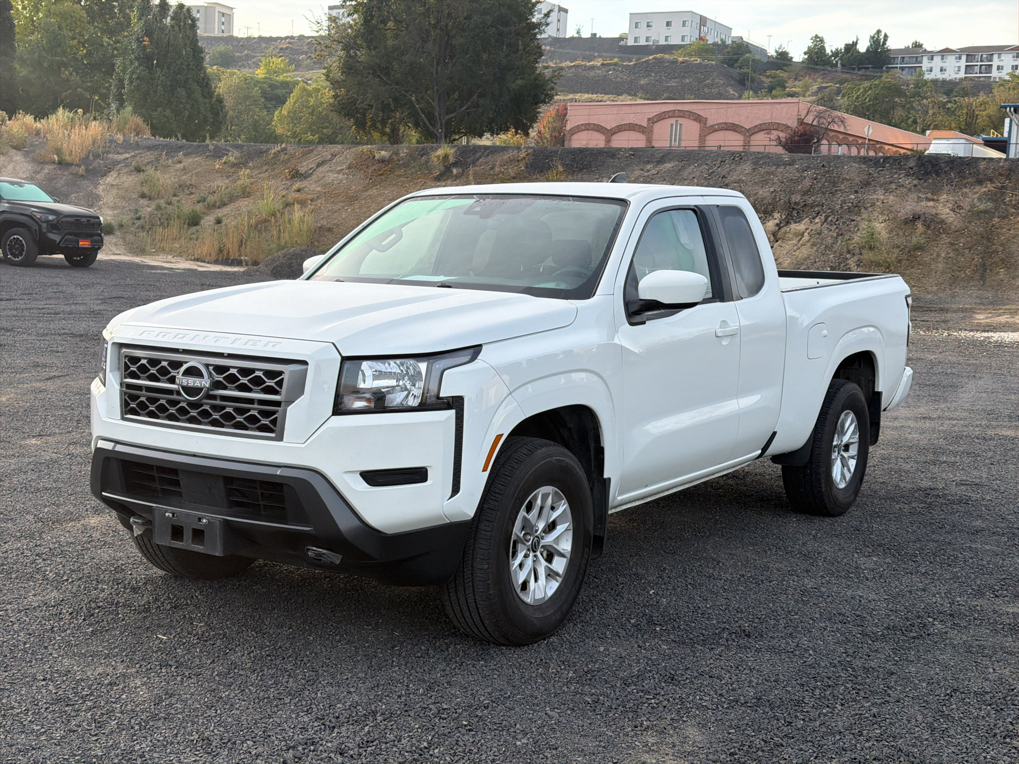 Used 2024 Nissan Frontier SV w/ Technology Package AWD/4WD image 3
