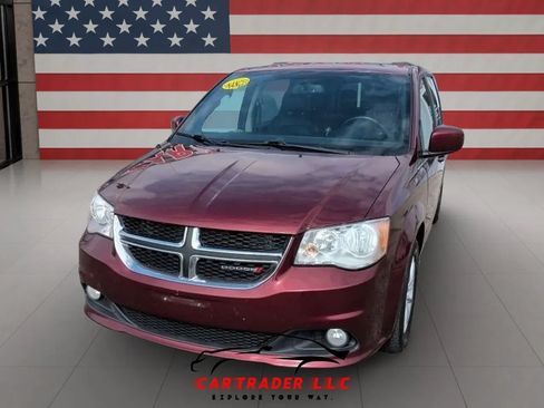 Used 2018 Dodge Grand Caravan SXT FWD image 2