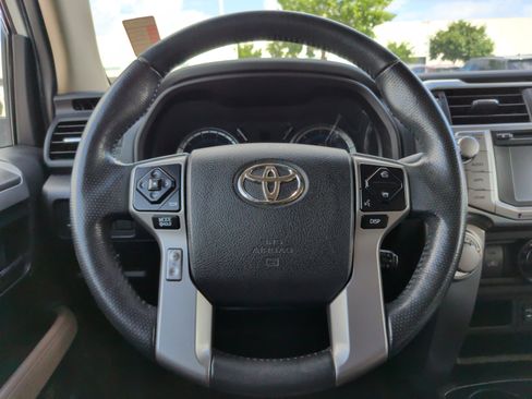 Used 2015 Toyota 4Runner SR5 AWD/4WD image 19
