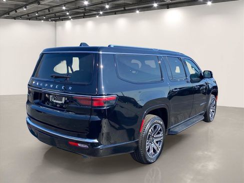 Used 2025 Jeep Wagoneer L 4WD w/ HD Trailer Tow Package image 7