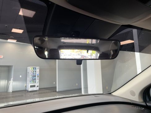 Used 2023 Kia Carnival SX image 33