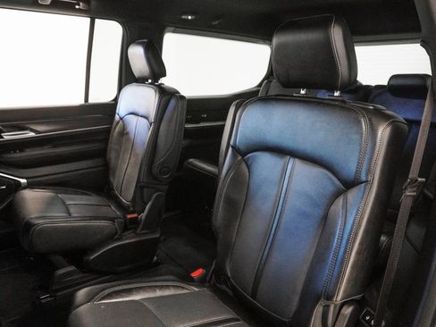 Used 2024 Jeep Wagoneer Series III w/ Flexible Seating Group image 17