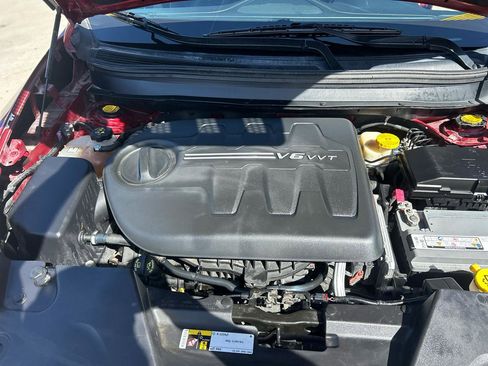 Used 2016 Jeep Cherokee Latitude w/ Cold Weather Group image 18