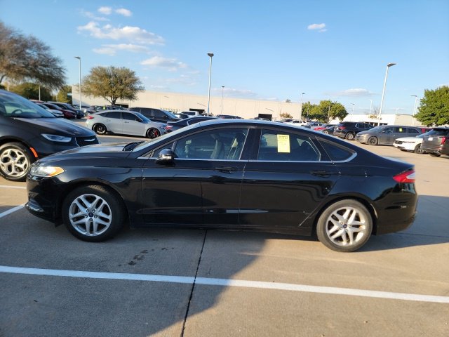 Used 2016 Ford Fusion SE FWD image 8