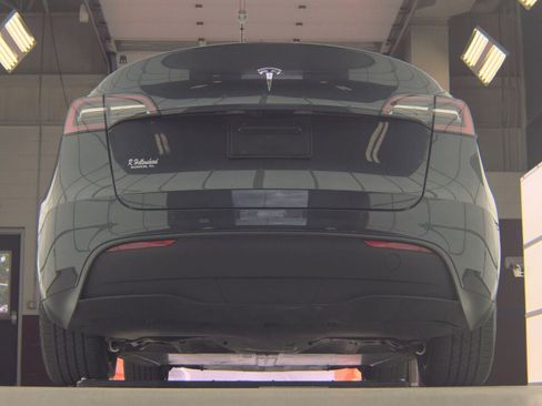 Used 2024 Tesla Model Y Long Range RWD image 9