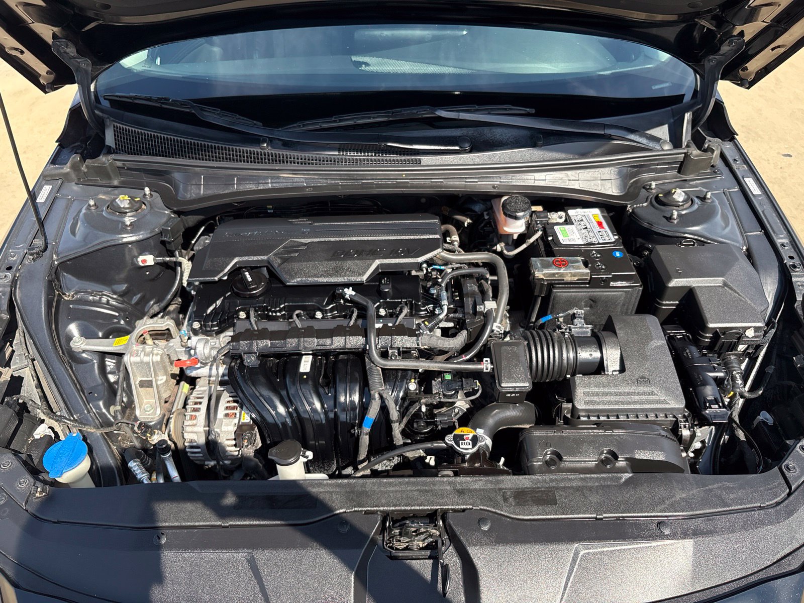 Used 2023 Hyundai Elantra Limited w/ Preferred Accessory Package FWD image 23
