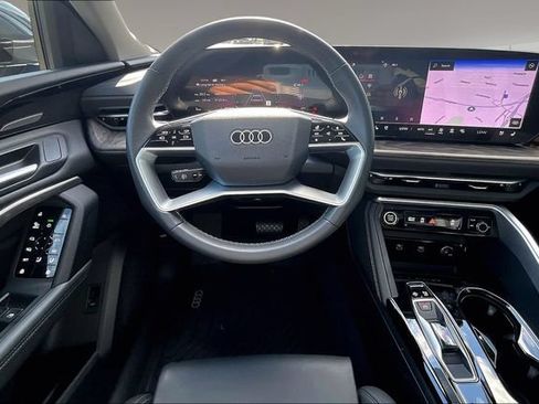 Used 2025 Audi Q5 Premium w/ Premium Plus AWD/4WD image 8