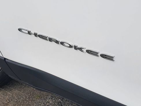 Used 2021 Jeep Cherokee Limited AWD/4WD image 32