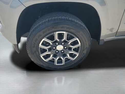 Used 2024 Chevrolet Colorado LT w/ LT Convenience Package III AWD/4WD image 28