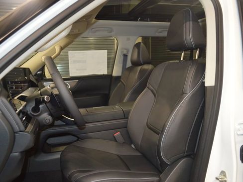 New 2026 INFINITI QX80 Luxe RWD image 16