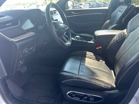 Used 2022 Jeep Grand Cherokee Summit w/ Luxury Tech Group V AWD/4WD image 9