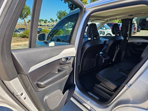 Used 2021 Volvo XC90 T5 Momentum w/ Climate Package image 18