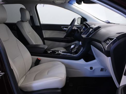 Used 2018 Ford Edge Titanium w/ Equipment Group 302A FWD image 16