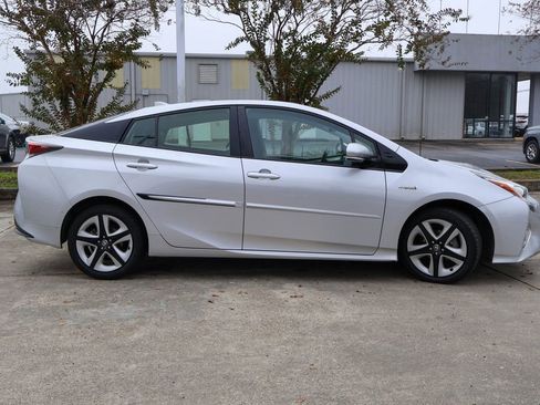 Used 2018 Toyota Prius Four image 20