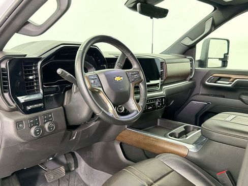 Used 2024 Chevrolet Silverado 2500 High Country w/ High Country Premium Package AWD/4WD image 4