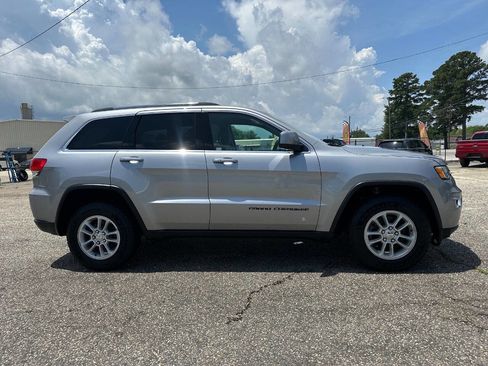 Used 2019 Jeep Grand Cherokee Laredo image 10