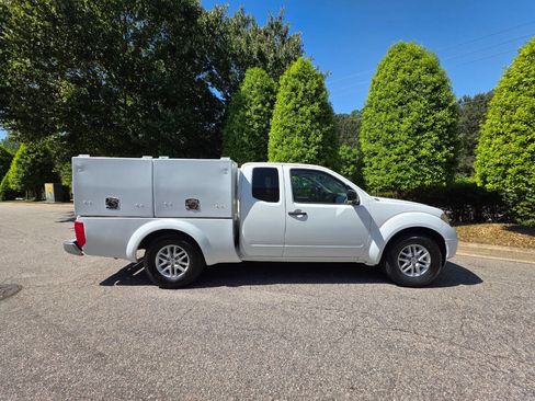 Used 2016 Nissan Frontier SV RWD image 6