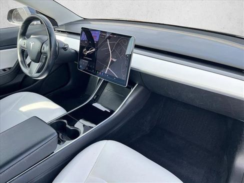 Used 2019 Tesla Model 3 Standard Range Plus image 19