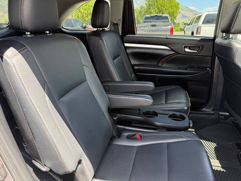 Used 2019 Toyota Highlander XLE AWD/4WD image 26
