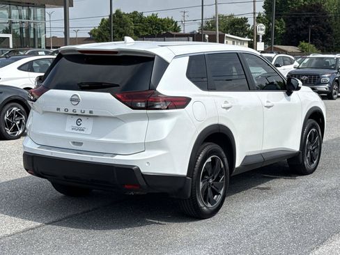 Used 2025 Nissan Rogue SV FWD image 25