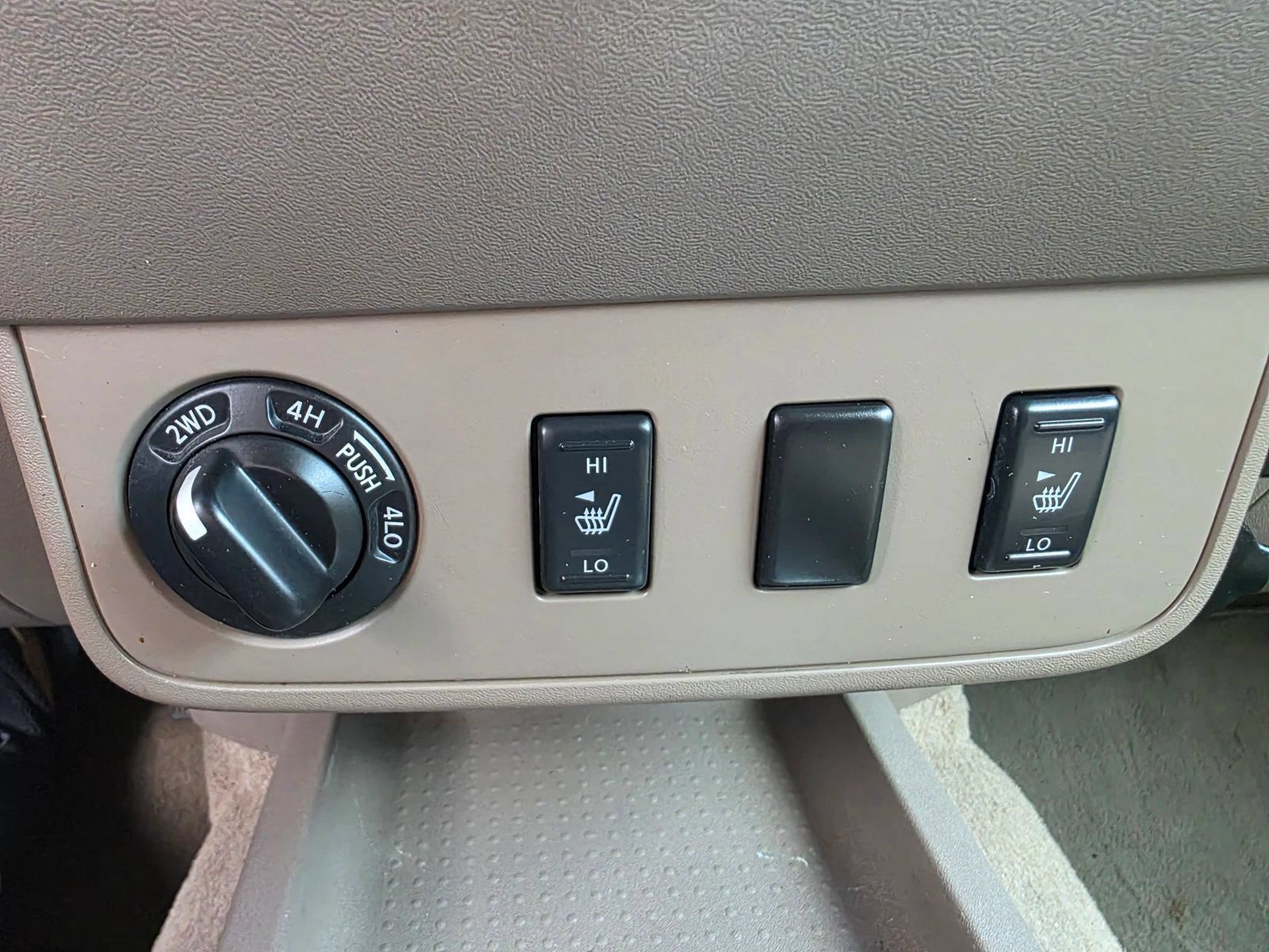 Used 2009 Nissan Frontier LE w/ LE Value Truck Pkg AWD/4WD image 17