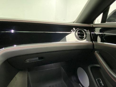 Used 2021 Bentley Flying Spur V8 AWD/4WD image 25