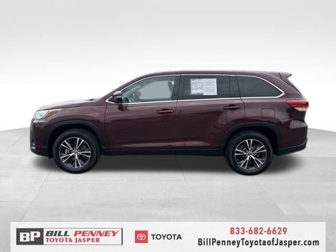 Used 2019 Toyota Highlander LE image 2