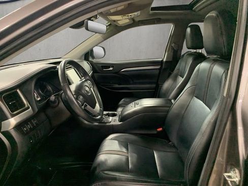 Used 2018 Toyota Highlander SE image 13