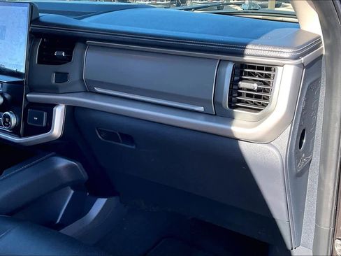 Used 2024 Ford Expedition Max XLT image 17