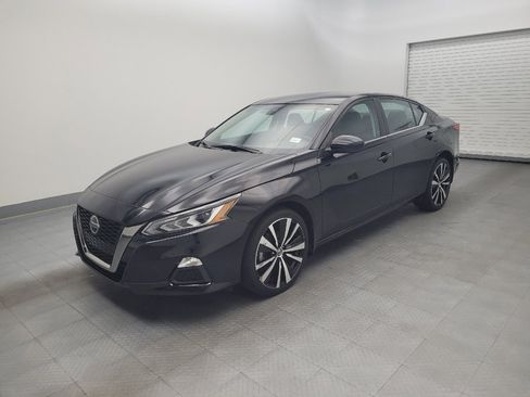 Used 2021 Nissan Altima 2.5 SR image 2