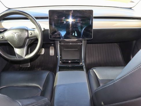 Used 2019 Tesla Model 3 Performance image 10