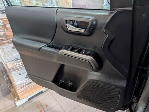 Used 2023 Toyota Tacoma TRD Sport AWD/4WD image 15