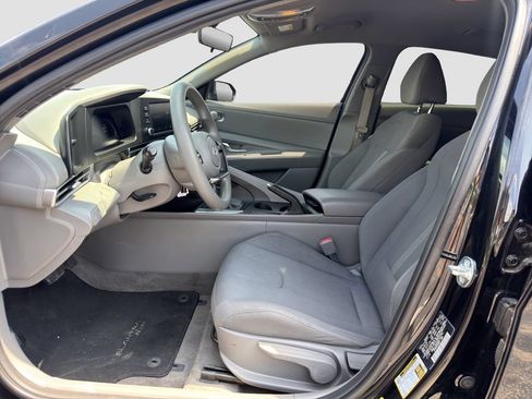 Used 2024 Hyundai Elantra SE FWD image 9