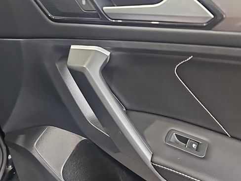 Used 2024 Volkswagen Tiguan SE image 12